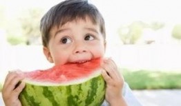 娱乐718吃瓜蜡笔小姜,蜡笔小姜吃瓜背后的故事