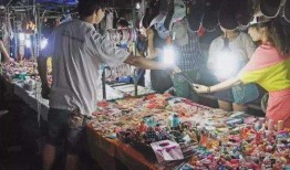 网红爆料地摊事件视频,揭秘街头热传视频背后的真相